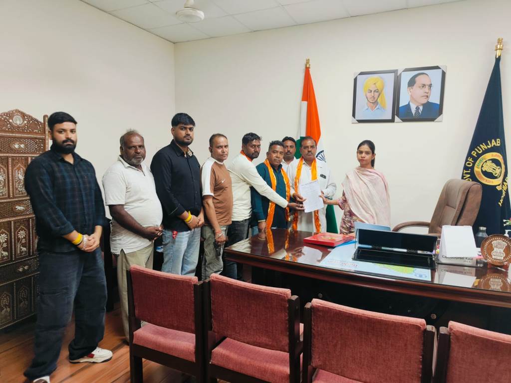 Memorandum Submitted by Shiv Sena Hindustan to Get Liquor Vend Closed in Front of Hanuman Jis Statue